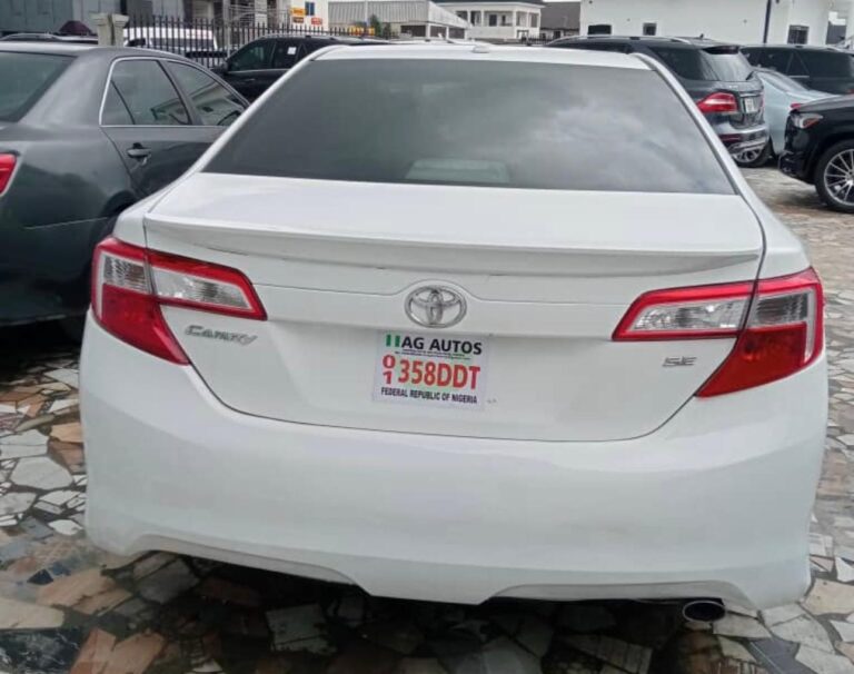 TOYOTA CAMRY SE 2012 768x606