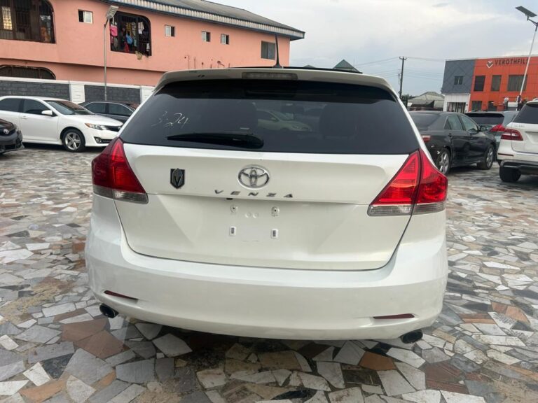 TOYOTA VENZA 2012b 768x576